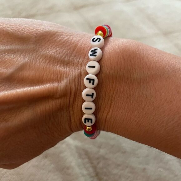 (1) Taylor Swift Swiftie friendship bracelet - Picture 4 of 6